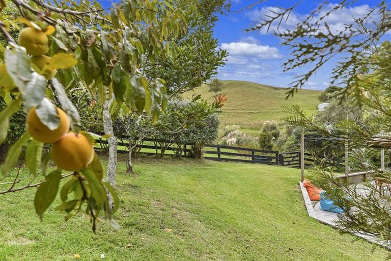 Photo of property in 37 Dye Access Road, Kaukapakapa, 0871