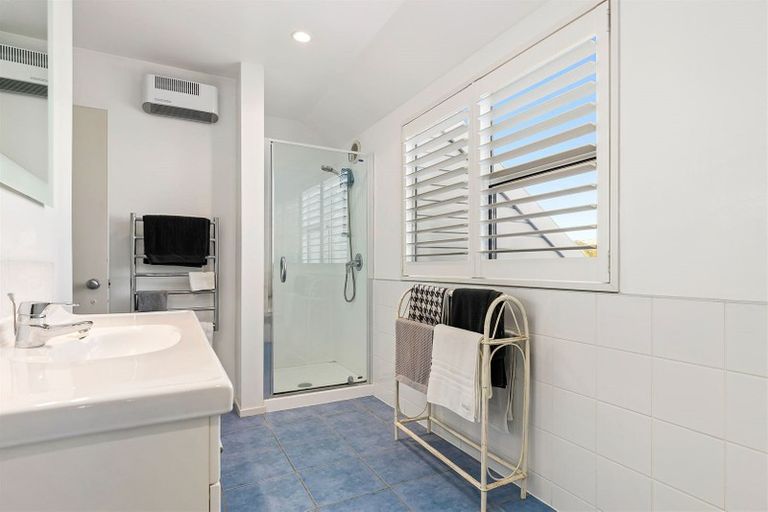 Photo of property in 132 Totara Street, Riccarton, Christchurch, 8041