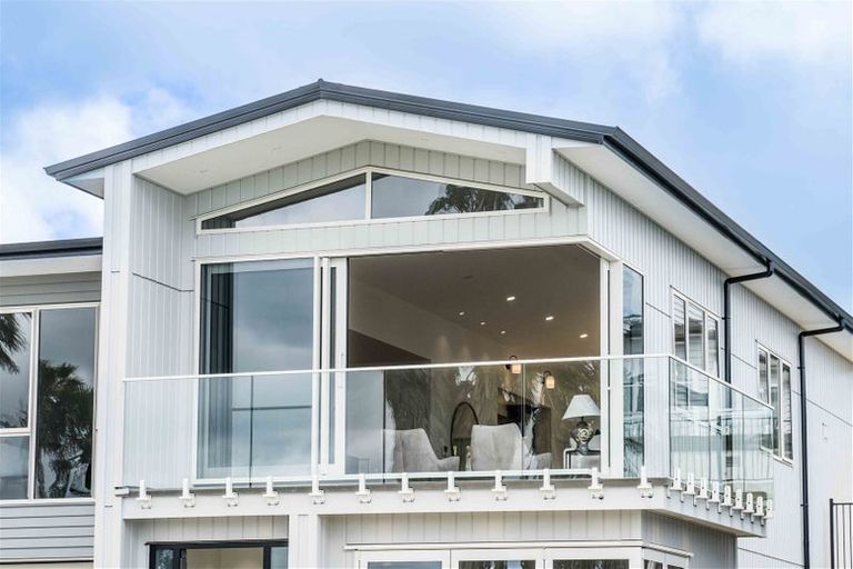 Photo of property in 2 Craigs Way, Hobsonville, Auckland, 0616