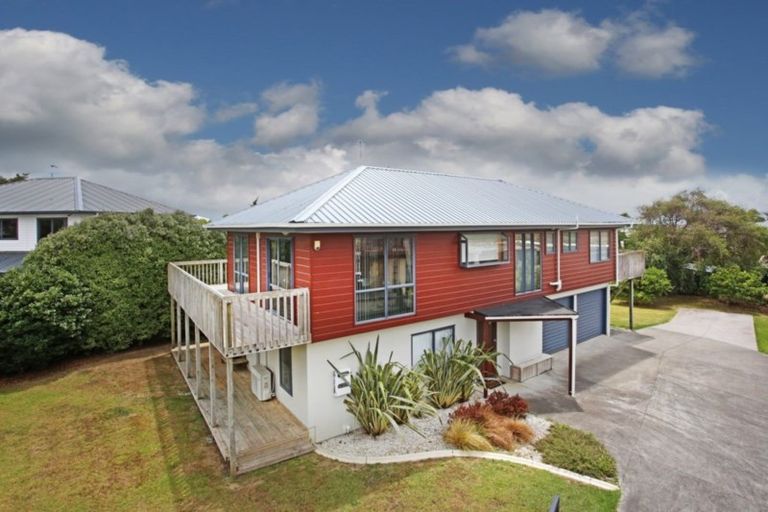 Photo of property in 41 Clarks Beach Road, Clarks Beach, 2122