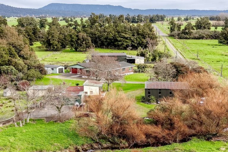 Photo of property in 390 Robertson Road, Harihari, 7884