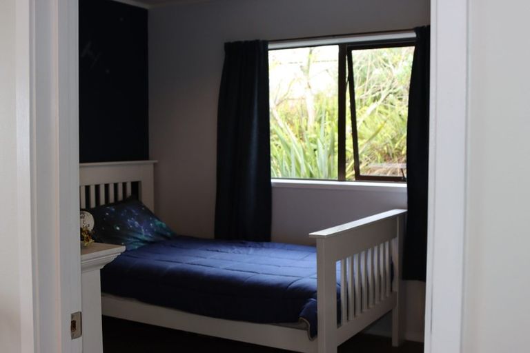 Photo of property in 26 Bay View Road, Cable Bay, 0420