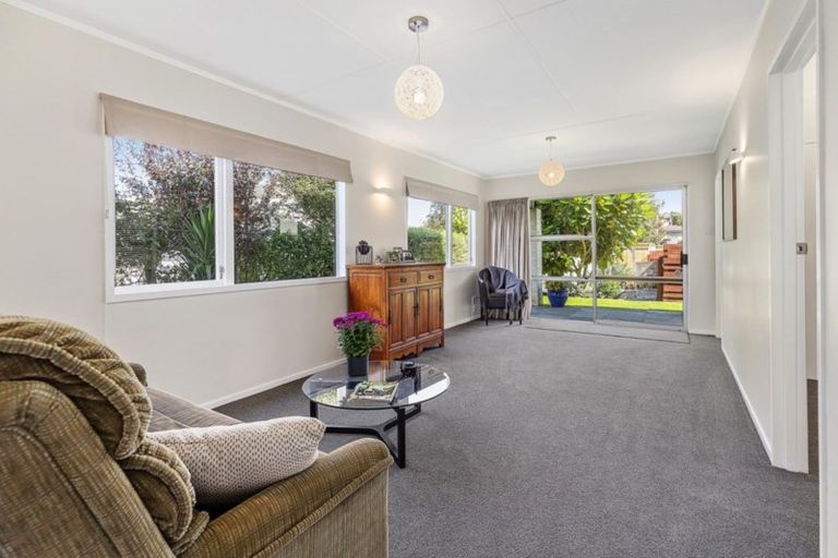 Photo of property in 7 Cherry Grove, Strathmore Park, Wellington, 6022