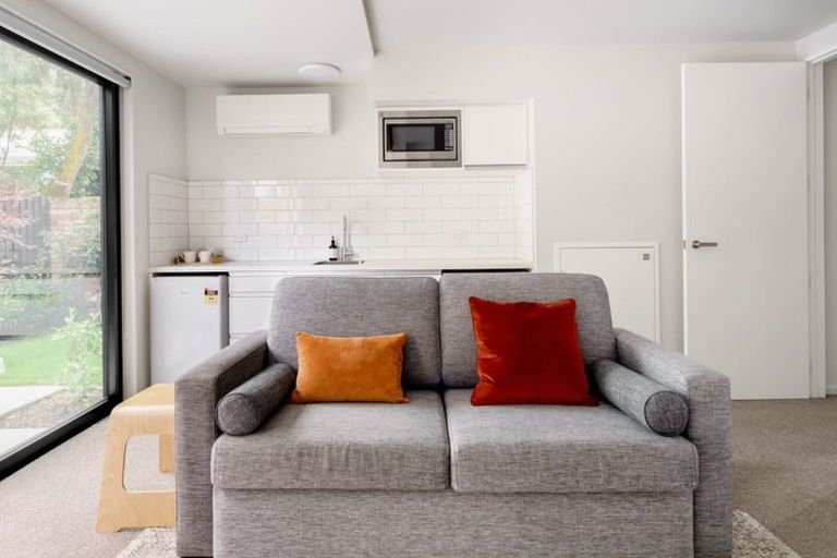 Photo of property in 2/22 Peterborough Street, Christchurch Central, Christchurch, 8013