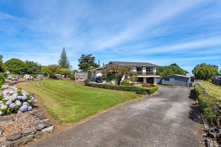 Photo of property in 35 Weraroa Road, Waverley, 4510