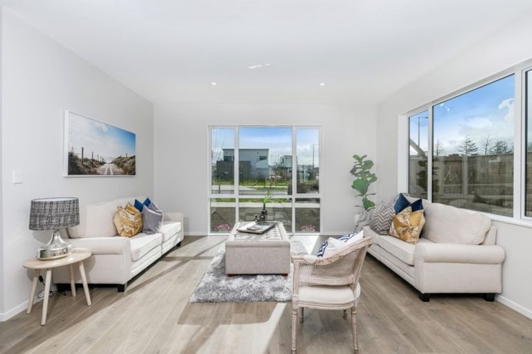 Photo of property in 16 Ropere Street, Kumeu, 0810