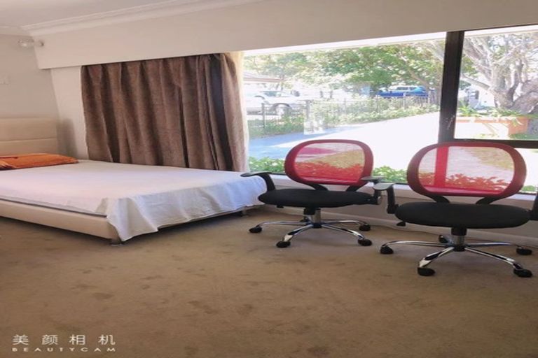 Photo of property in 2 Mellons Bay Road, Howick, Auckland, 2014