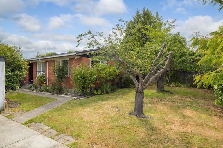 Photo of property in 12 Denniston Crescent, Redwood, Christchurch, 8051