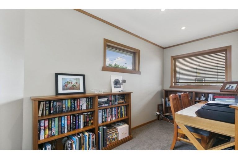 Photo of property in 204 Miromiro Road, Normandale, Lower Hutt, 5010