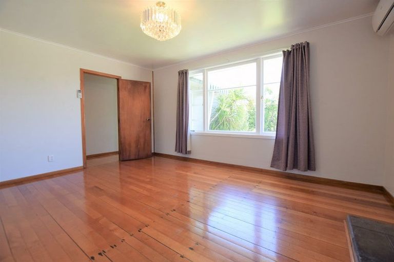 Photo of property in 20 Amberley Avenue, Te Atatu South, Auckland, 0610