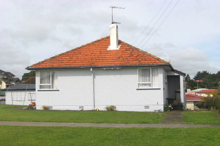 Photo of property in 16 Carey Street, Waitara, 4320