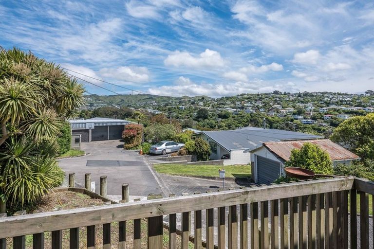 Photo of property in 6 Brydon Way, Paparangi, Wellington, 6037