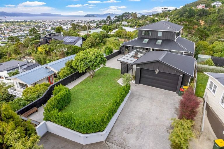 Photo of property in 47 Normandale Road, Normandale, Lower Hutt, 5010