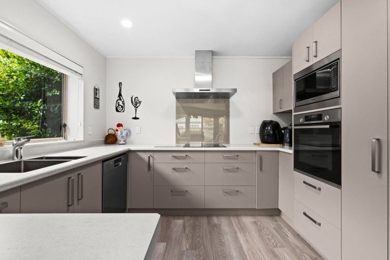 Photo of property in 34 Avondale Road, Taradale, Napier, 4112