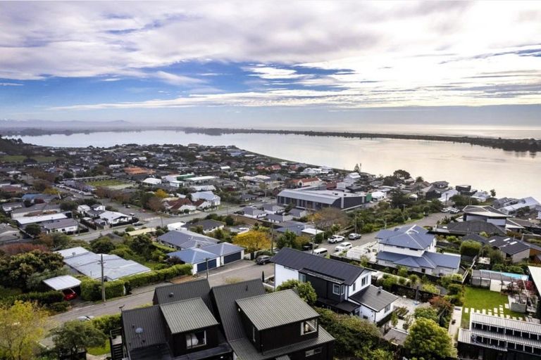 Photo of property in 1/17 Moncks Spur Road, Redcliffs, Christchurch, 8081