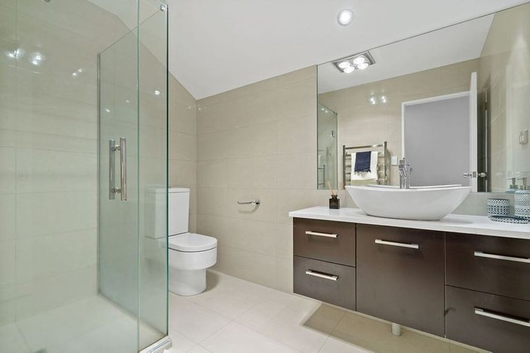 Photo of property in 16 Michael Bosher Way, Flat Bush, Auckland, 2019