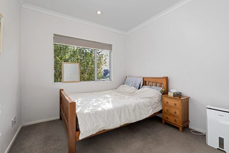 Photo of property in 44 Namsan Close, Fairview Heights, Auckland, 0632