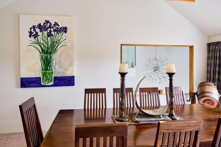 Photo of property in 9 Whiorau Grove, Lowry Bay, Lower Hutt, 5013