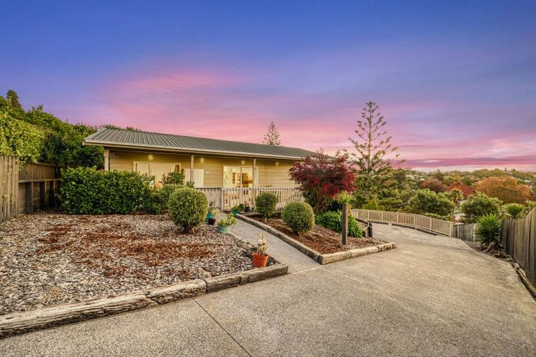 Photo of property in 11 Evelyn Road, Cockle Bay, Auckland, 2014