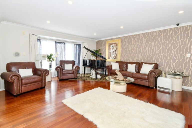 Photo of property in 106 Meadowland Drive, Somerville, Auckland, 2014