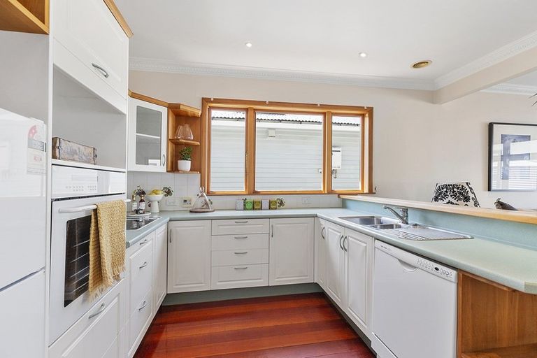 Photo of property in 8 Strathavon Road, Miramar, Wellington, 6022