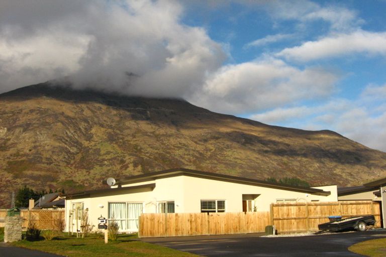Photo of property in 18a Haddow's Place, Lake Hayes, Queenstown, 9304