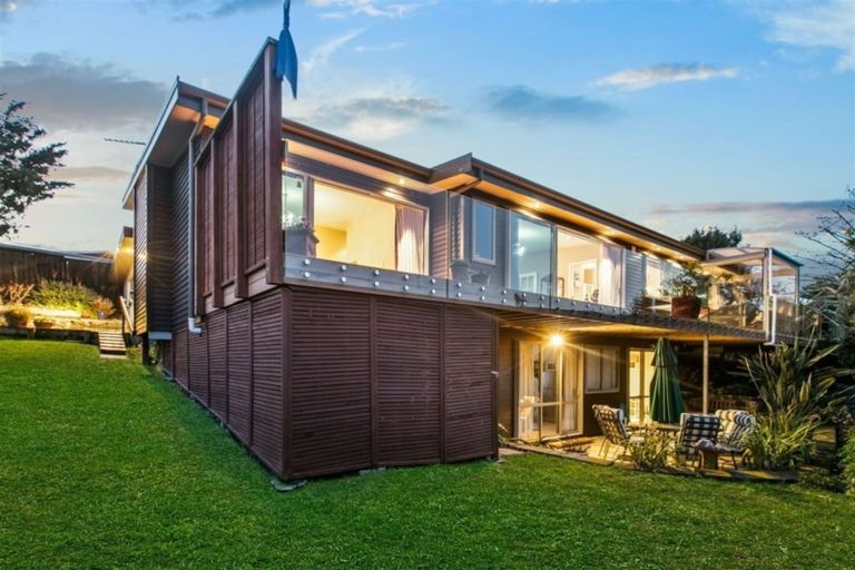 Photo of property in 5a Bernleigh Terrace, West Harbour, Auckland, 0618