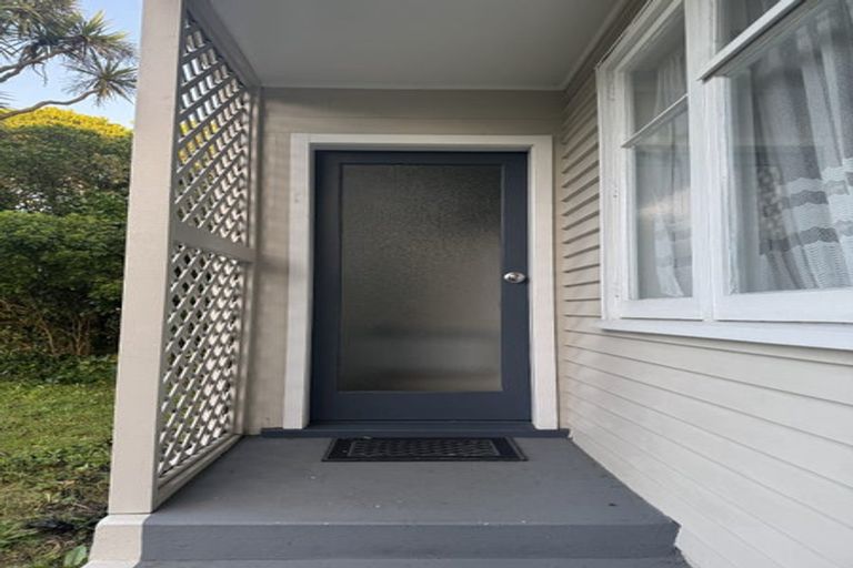 Photo of property in 90 Broderick Road, Johnsonville, Wellington, 6037