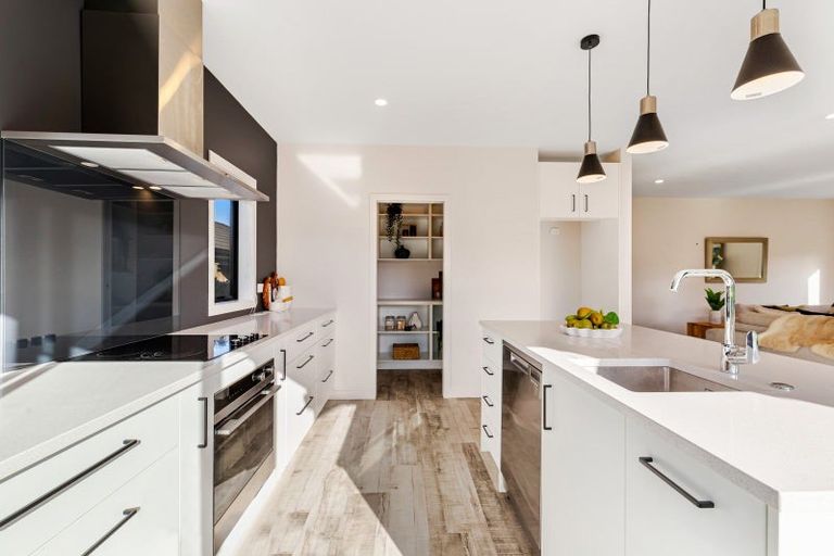 Photo of property in 17 Papa Orchard Drive, Kumeu, 0810