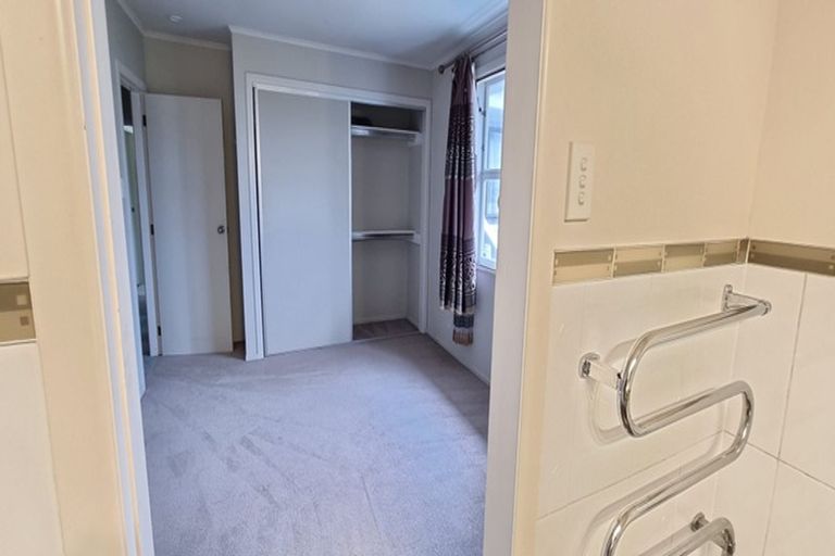 Photo of property in 2 Graham Collins Drive, Windsor Park, Auckland, 0632