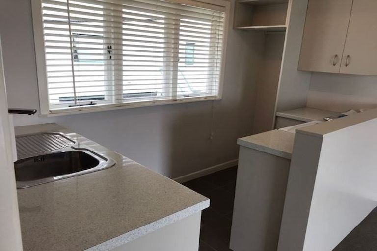 Photo of property in 4/2 Outhwaite Lane, Grafton, Auckland, 1023