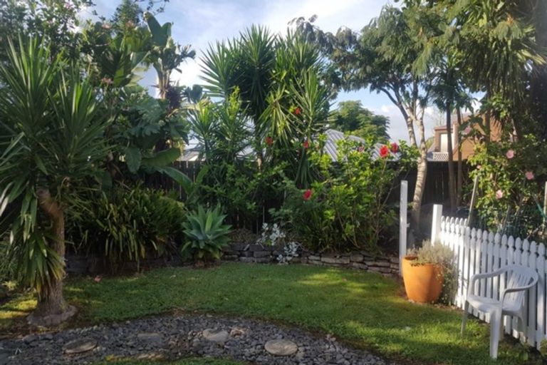 Photo of property in 76 Wade River Road, Stanmore Bay, Whangaparaoa, 0932