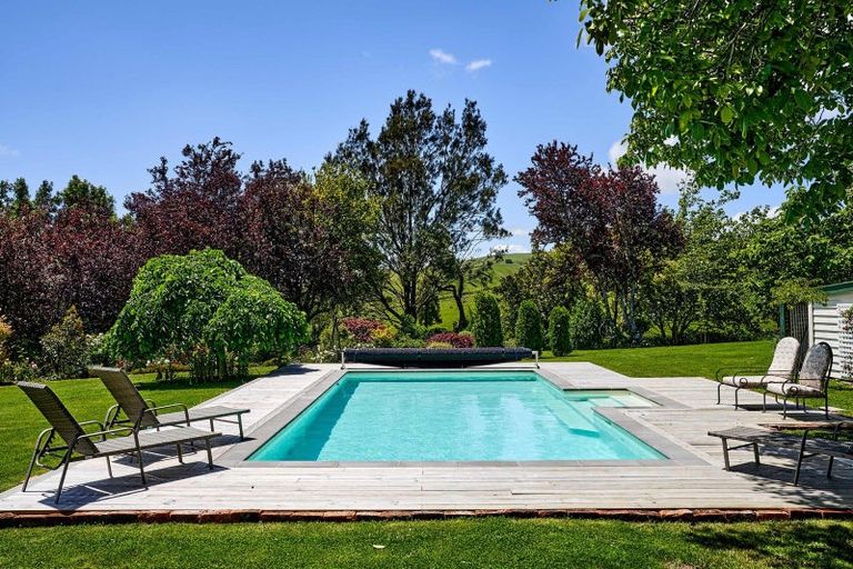 Photo of property in 8 Maungahina Road, Te Ore Ore, Masterton, 5886