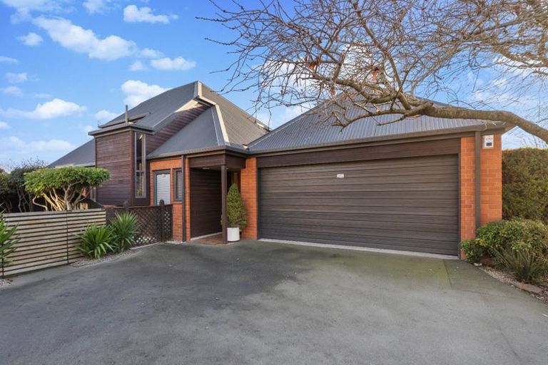 Photo of property in 2/433 Memorial Avenue, Burnside, Christchurch, 8053