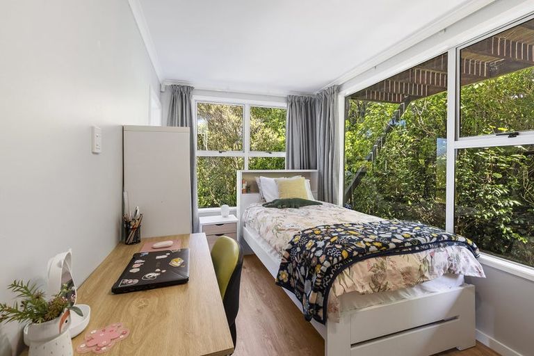 Photo of property in 2 Corlett Road, Plimmerton, Porirua, 5026