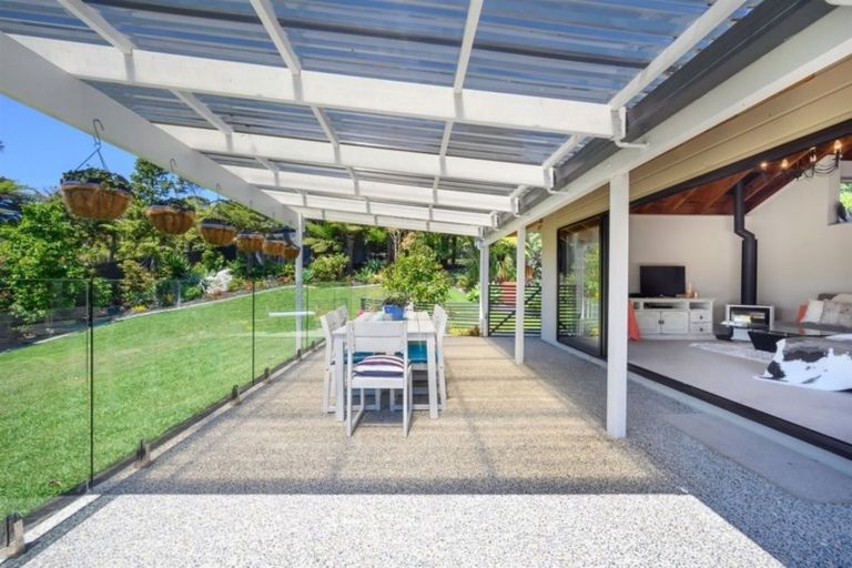 Photo of property in 16 Wainoni Heights, Greenhithe, Auckland, 0632