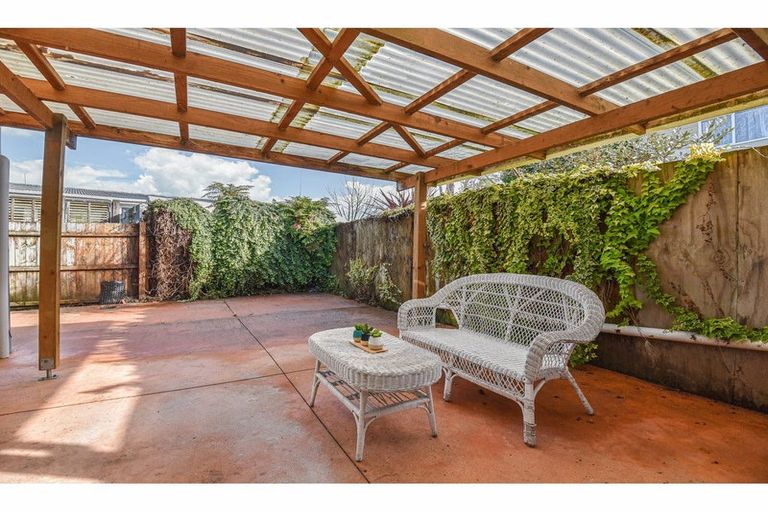 Photo of property in 3 Tirita Street, Kawaha Point, Rotorua, 3010