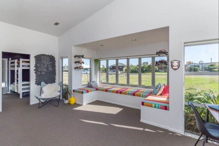 Photo of property in 42 Kent Avenue, Waitarere Beach, Levin, 5510