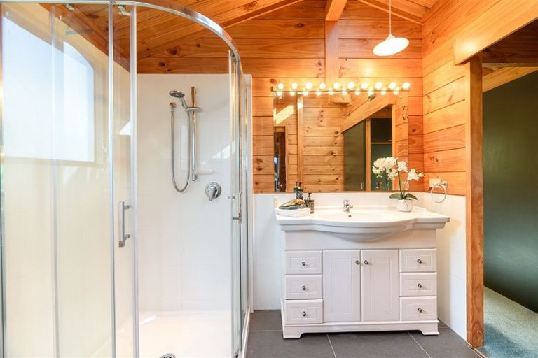 Photo of property in 18 Matakatia Parade, Matakatia, Whangaparaoa, 0930