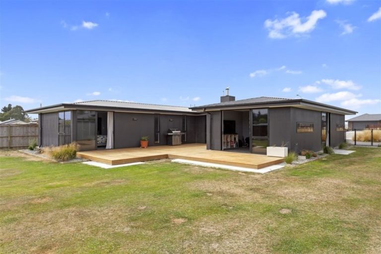 Photo of property in 12 Ruru Place, Oxford, 7430