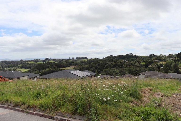 Photo of property in 30 Jabal Crescent, Totara Park, Auckland, 2105