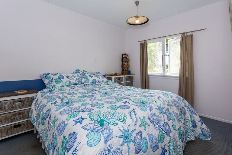 Photo of property in 60 Beach Valley Road, Piha, New Lynn, 0772