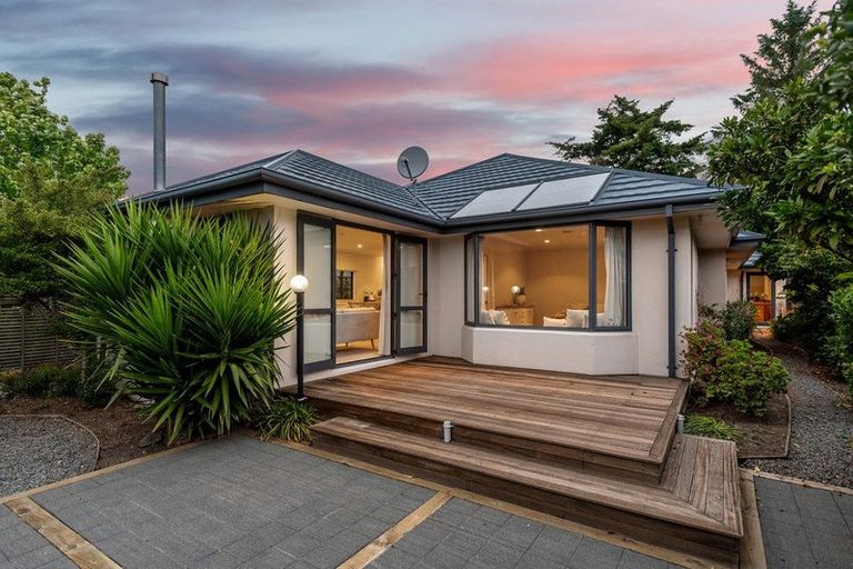 Photo of property in 1 Castleview Lane, Heathcote Valley, Christchurch, 8022