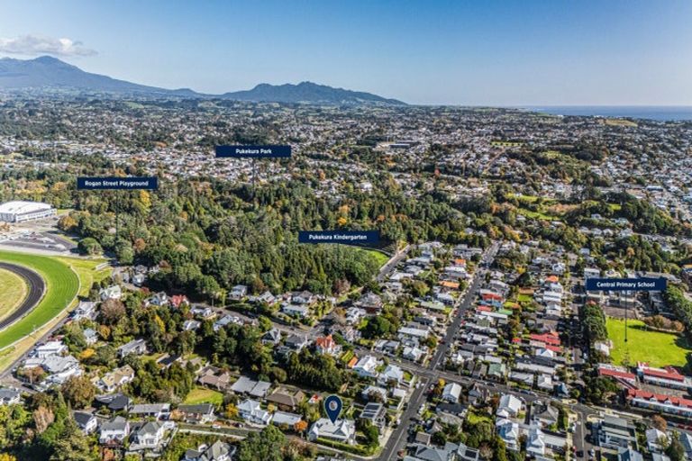 Photo of property in 62 Gilbert Street, New Plymouth, 4310