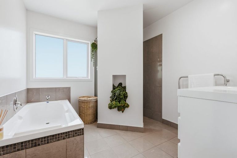 Photo of property in 40 Grant Road, Kinloch, Taupo, 3385