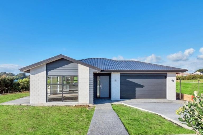 Photo of property in 24 Dame Nganeko Drive, Glenbrook, 2681