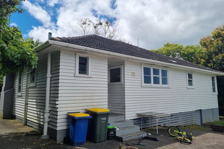 Photo of property in 3 Donovan Avenue, Massey, Auckland, 0614