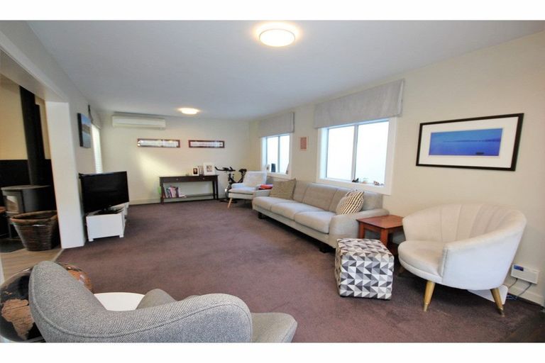 Photo of property in 72 Oxford Street, Lyttelton, 8082