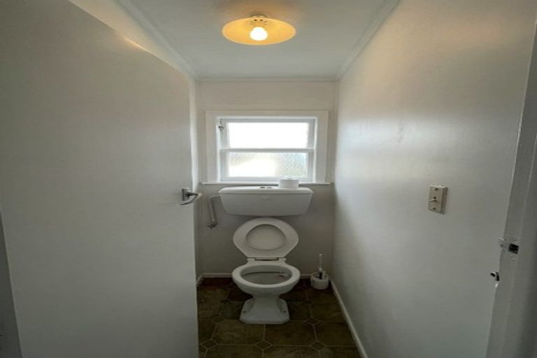 Photo of property in 2 Marlene Avenue, Te Atatu South, Auckland, 0610