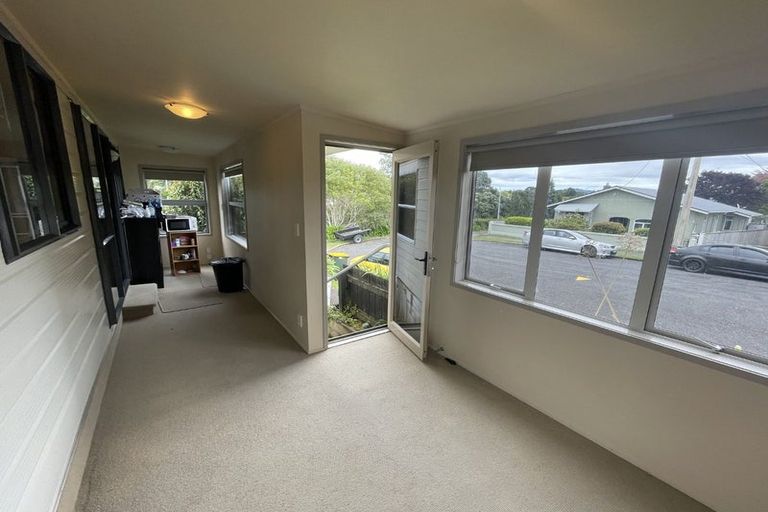 Photo of property in 9 Mahoe Street, Strandon, New Plymouth, 4312